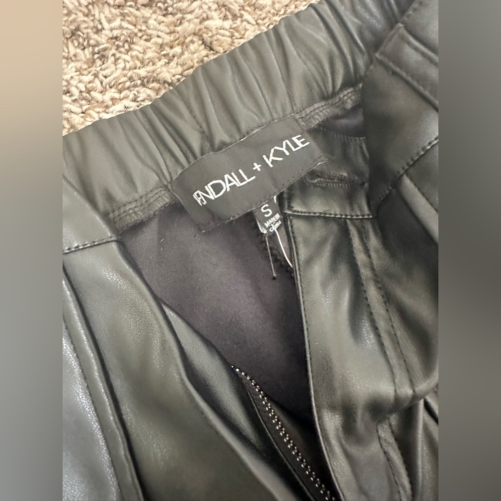 BRAND NEW UNWORN! KENDALL + KYLIE leather pants.